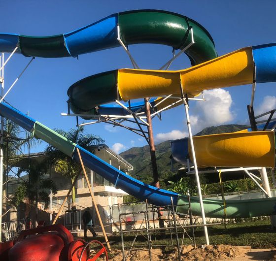 instalacion de toboganes para piscina